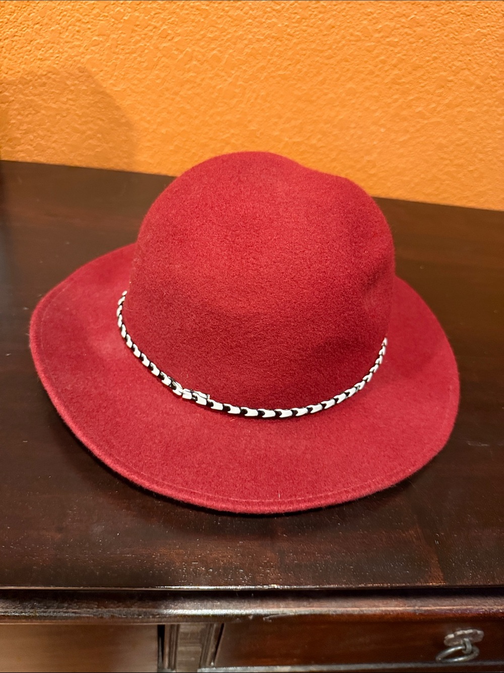 Daniele Meucci red fedora hat with Contrast Braid